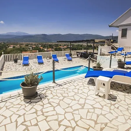 Leko With Outdoor Pool And Hot Tub , Fit 22 People