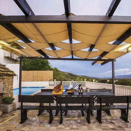 Villa Leko With Outdoor Pool And Hot Tub , Fit 22 People *