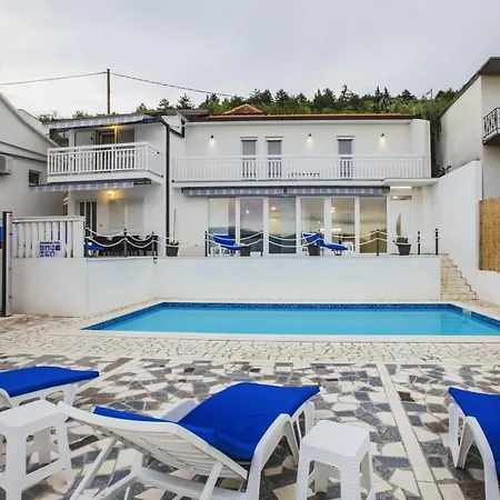 Leko With Outdoor Pool And Hot Tub , Fit 22 People Villa