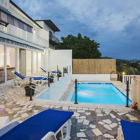 Leko With Outdoor Pool And Hot Tub , Fit 22 People Villa *