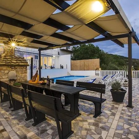 Leko With Outdoor Pool And Hot Tub , Fit 22 People Villa *