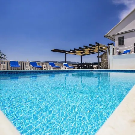 Leko With Outdoor Pool And Hot Tub , Fit 22 People Villa