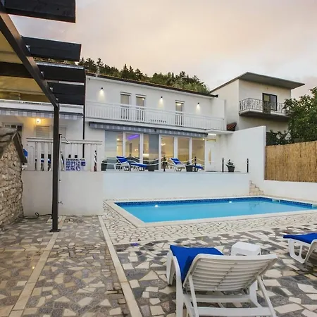 Leko With Outdoor Pool And Hot Tub , Fit 22 People *