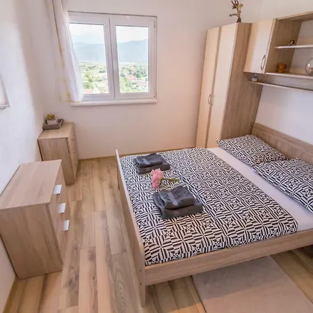 Leko With Outdoor Pool And Hot Tub , Fit 22 People Donji Prolozac