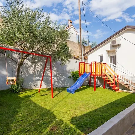 Villa Leko With Outdoor Pool And Hot Tub , Fit 22 People *