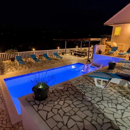 Leko With Outdoor Pool And Hot Tub , Fit 22 People Villa *